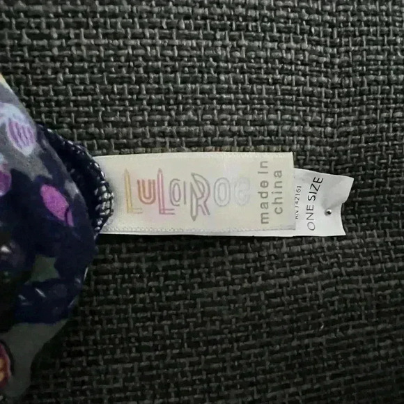 LuLaRoe Leggings OS, Colorful Geometric Pattern, Fits a small, EUC - Picture 3 of 4